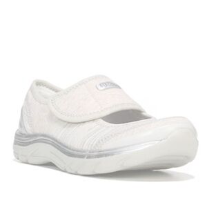 BZees women’s Bliss Slip-On shoes Size 6.5